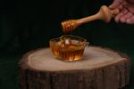 عسل محلی آویشن دیار اترک در ظرف شیشه ای